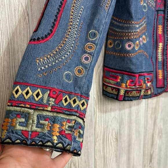 Coldwater Creek Colorful Artsy Boho Embroidered Jean Jacket Size Medium - Picture 5 of 12